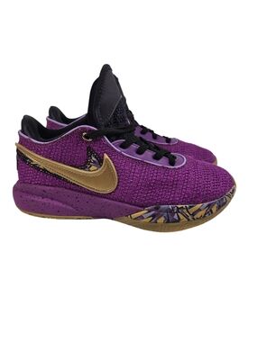 Nike Kids Purple & Gold Low-Top Basketball Sneakers. Size 5y